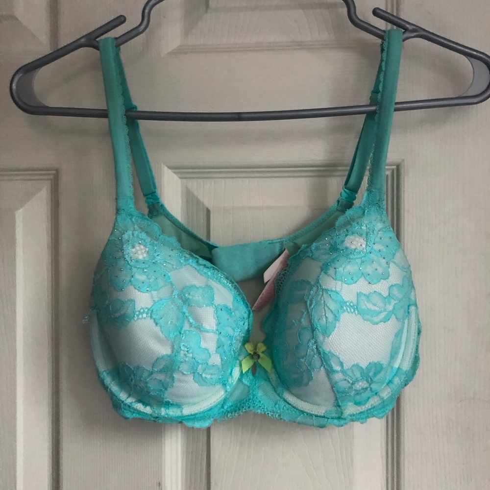 Victoria Secret White And Turquoise Lace Bra